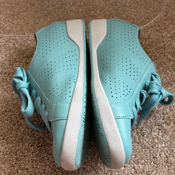 Dansko Orli Perforated Women’s Leather Sneakers Aqua Blue  Sz: 40 EU;  EUC - Picture 8 of 9